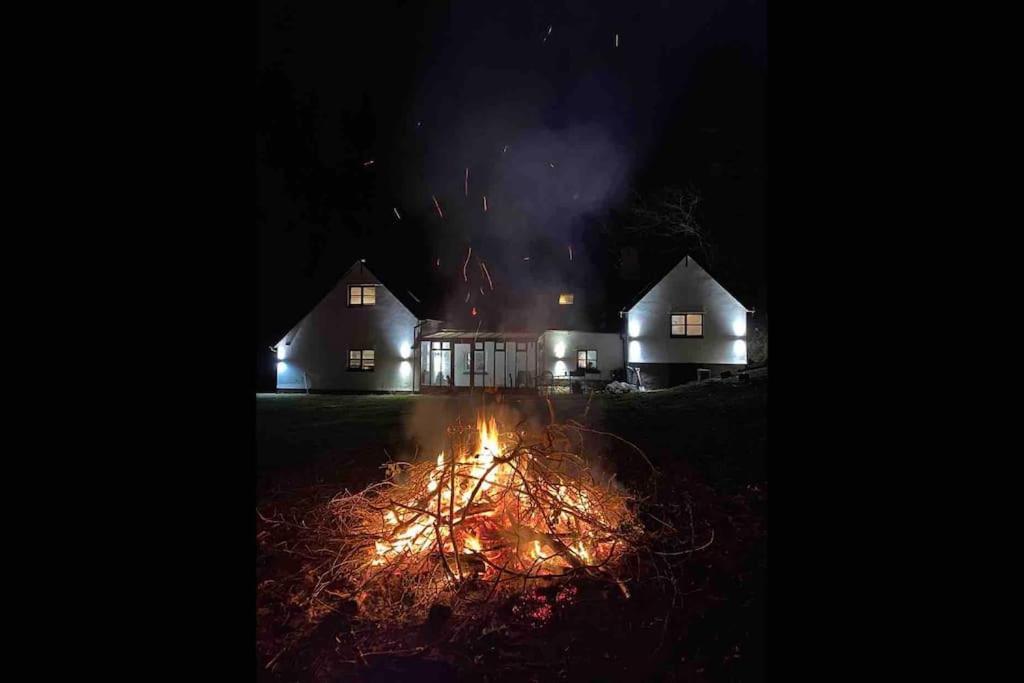 Bear Cottage, Tyn Y Cwm Eglwys-Fach Екстериор снимка
